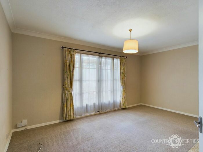 2 Bedroom Maisonette To Rent In Knightsfield, Welwyn Garden City, AL8