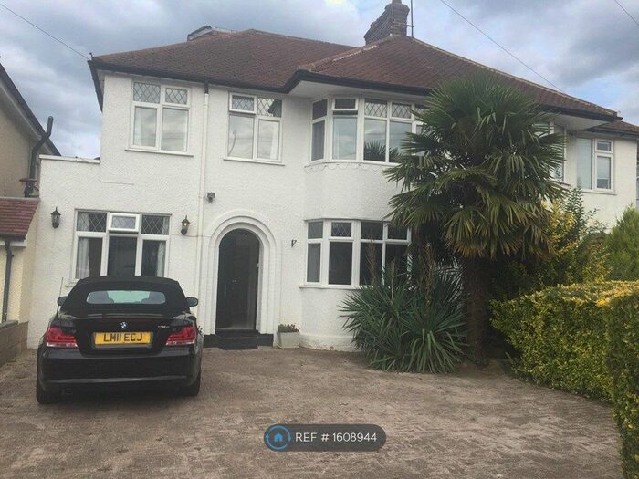 4 Bedroom Semi-Detached House To Rent In Gallants Farm Road, East Barnet, Barnet, EN4