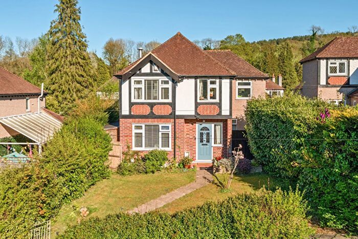 4 Bedroom Detached House For Sale In Tillingdown Hill, Caterham, CR3