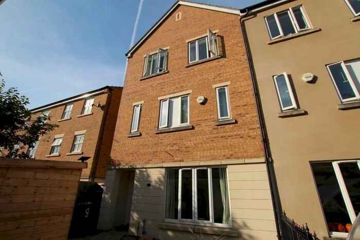 8 Bedroom Town House To Rent In Jekyll Close, Stoke Park, Bristol, BS16