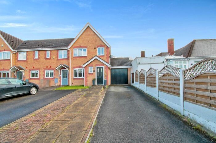 3 Bedroom Semi-Detached House For Sale In Hilton Road, Featherstone, Wolverhampton, WV10