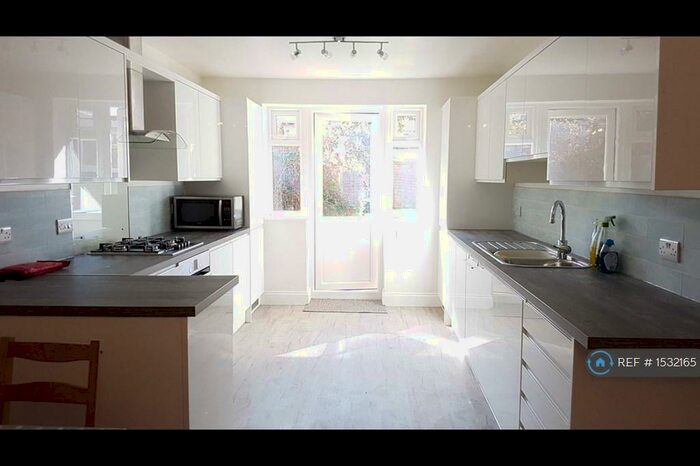 6 Bedroom Semi-Detached House To Rent In Sirdar Road, Southampton, SO17