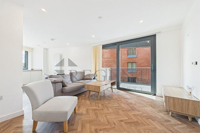 1 Bedroom Flat To Rent In River Apartments, Gillender Street, E3