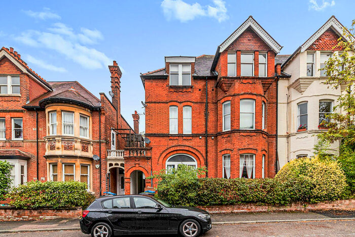 1 Bedroom Flat To Rent In Claremont Gardens, Surbiton, Surrey, KT6