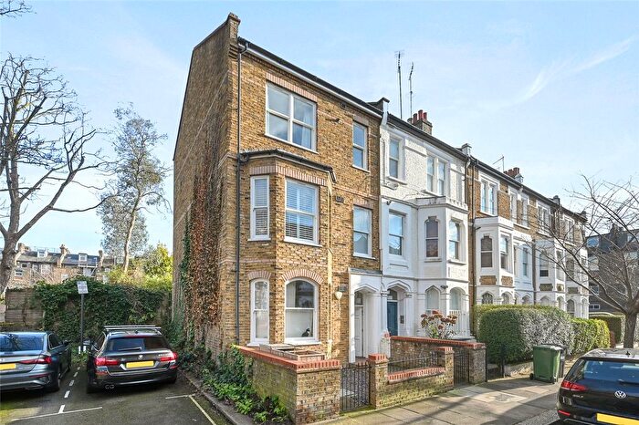 1 Bedroom Flat To Rent In Loris Road, Brook Green, London, W6