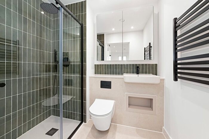 3 Bedroom Flat To Rent In Trinity Park, Woolwich, SE18