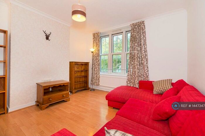 3 Bedroom Flat To Rent In Camelot House, London, NW1