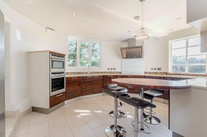 3 Bedroom Flat To Rent In Kersfield Road, Putney, London, SW15