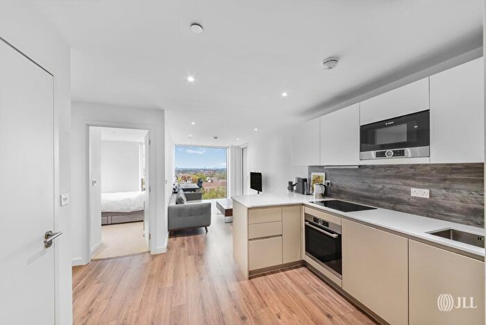 1 Bedroom Apartment To Rent In Skylark Point, N4