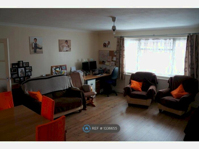 3 Bedroom Flat To Rent In Ashfield Parade, London, N14