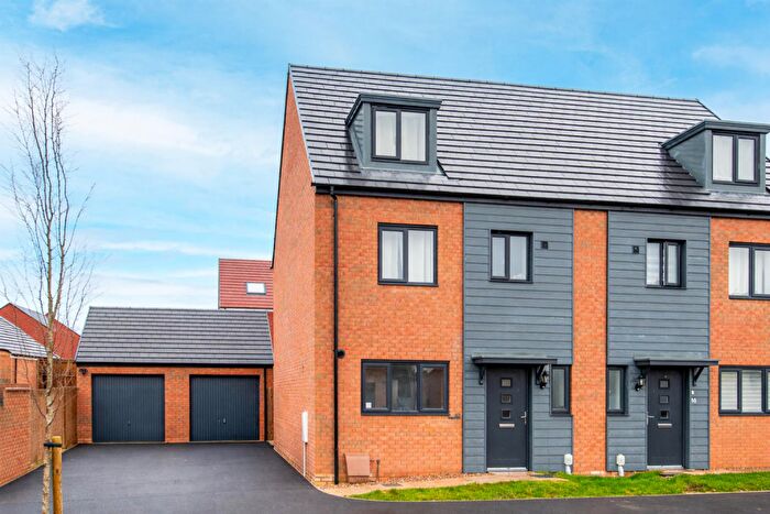 4 Bedroom Town House For Sale In Thornton Avenue, Barton Seagrave, NN15