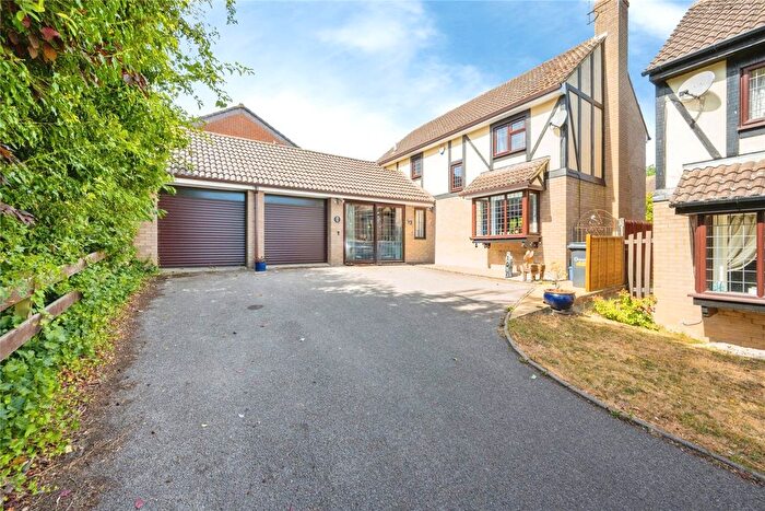 4 Bedroom Detached House For Sale In Ennismore Green, Luton, Bedfordshire, LU2