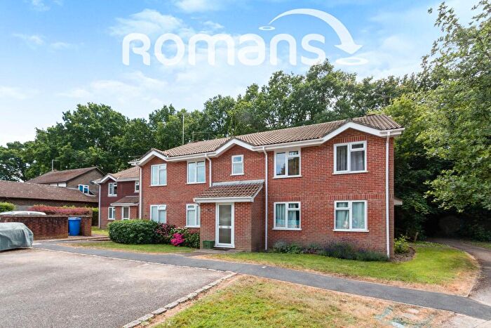 2 Bedroom Flat To Rent In Birch Grove, Hook, Hampshire, RG27