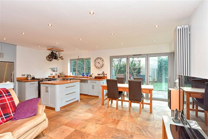 4 Bedroom Detached House For Sale In The Street, Newnham, Sittingbourne, Kent, ME9