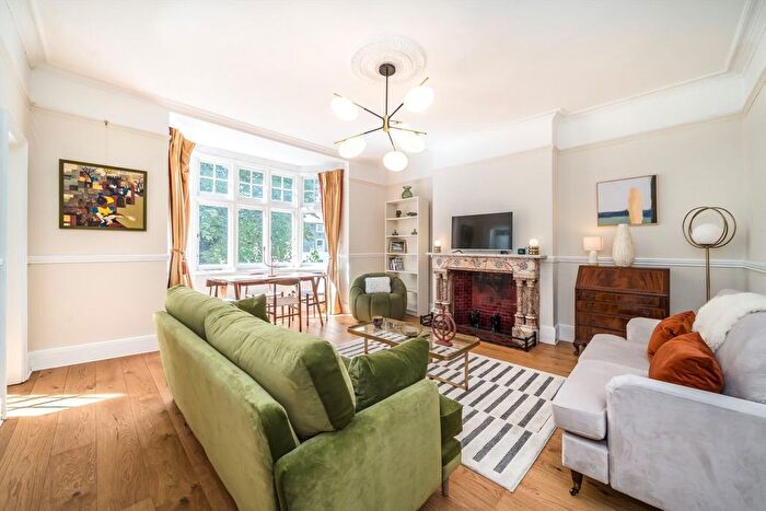 Studio To Rent In Larkhall Rise, Clapham, SW4
