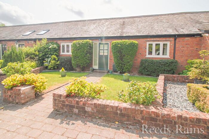 2 Bedroom Bungalow For Sale In Hooton Road, Hooton, Ellesmere Port, Cheshire, CH66