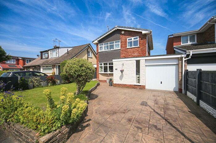 3 Bedroom Detached House For Sale In Cheviot Close, Wigan, WN3