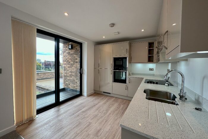 2 Bedroom Apartment For Sale In Fountain Way, Salisbury, Wiltshire, SP2