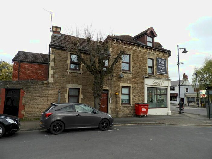 Studio To Rent In Devizes Road, Swindon, SN1