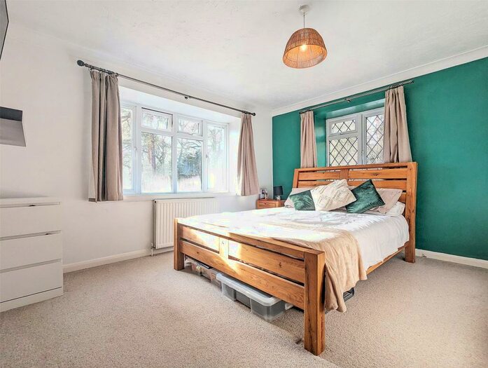 4 Bedroom Detached House For Sale In Greenways, Sandhurst, Berkshire, GU47
