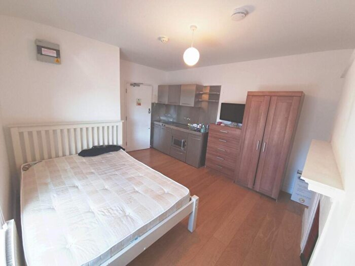 Studio To Rent In Courtyard House, Rotherhithe New Road, Surrey Quays, SE16