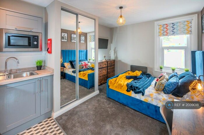 Studio To Rent In Eastcott Hill, Swindon, SN1