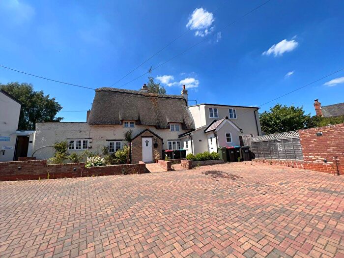 2 Bedroom Cottage For Sale In High Street, Stoke Goldington, Newport Pagnell, MK16
