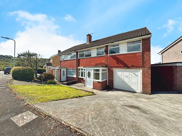 4 Bedroom Semi-detached House For Sale In Westwinds Close, Waunarlwydd, Swansea, West Glamorgan, SA5