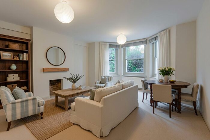 2 Bedroom Flat For Sale In Trinity Crescent, London, SW17