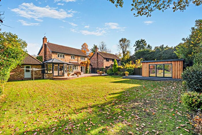4 Bedroom Detached House For Sale In St. Johns Road, Farnham, Surrey, GU9