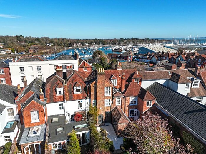 3 Bedroom Town House For Sale In Captains Row, Lymington, SO41