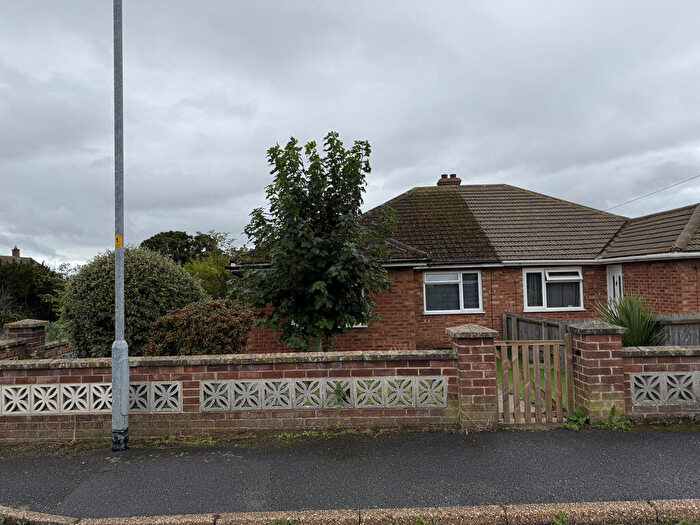 3 Bedroom Semi-Detached Bungalow To Rent In Chatsworth Road, Hunstanton, Norfolk, PE36