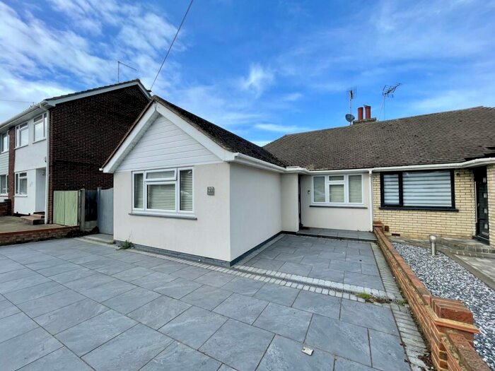 3 Bedroom Bungalow To Rent In Pinewood Avenue, Leigh-on-Sea, Essex, SS9