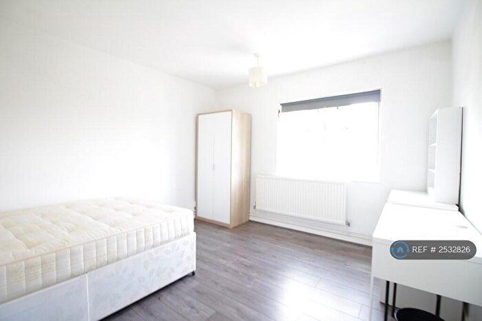 4 Bedroom Flat To Rent In Donnington Court, London, NW1