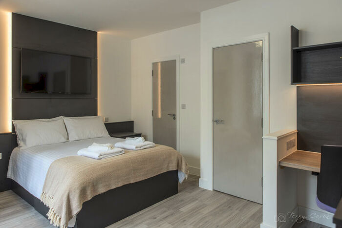 Studio To Rent In - Derrys Villa, Flat, PL4