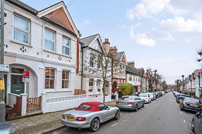 2 Bedroom Maisonette For Sale In Salterford Road, Tooting, London, SW17
