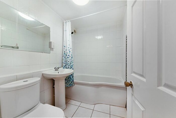 1 Bedroom Flat To Rent In Lockesfield Place, Isle Of Dogs, London, E14