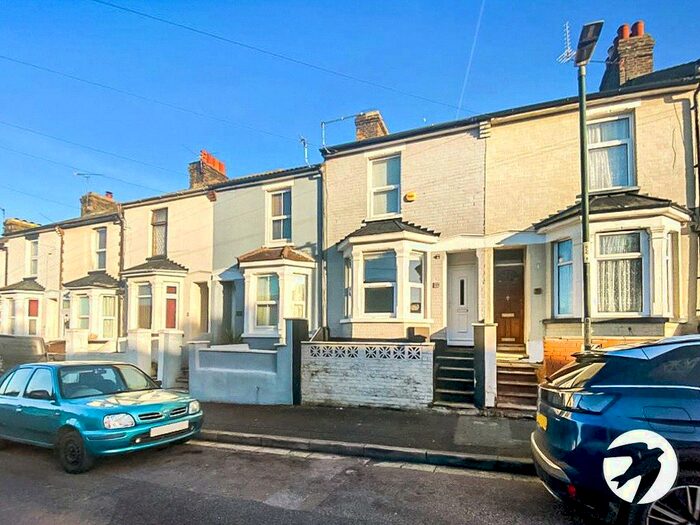 3 Bedroom Terraced House To Rent In Beaconsfield Road, Chatham, Kent, ME4