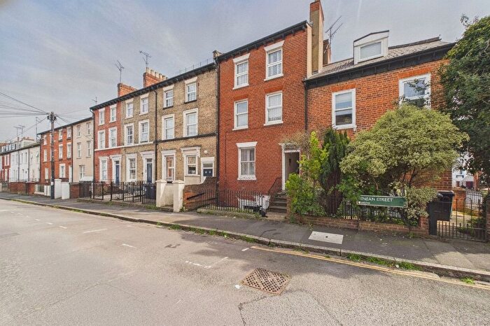 1 Bedroom Flat For Sale In Zinzan Street, Reading, Berkshire, RG1