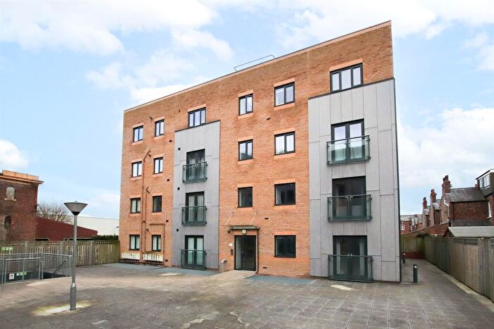 2 Bedroom Flat To Rent In Woodfield Road, Broadheath, WA14