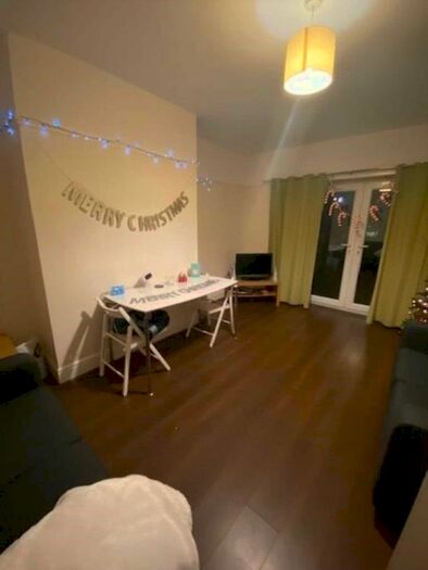 4 Bedroom Semi-Detached House To Rent In Birchfields Road, Fallowfield, M14