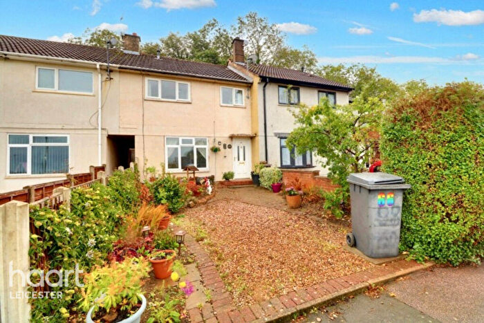 3 Bedroom Terraced House For Sale In Kinross Avenue, Leicester, LE5