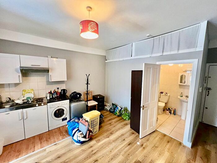 Studio To Rent In Cromwell Road, London, SW5