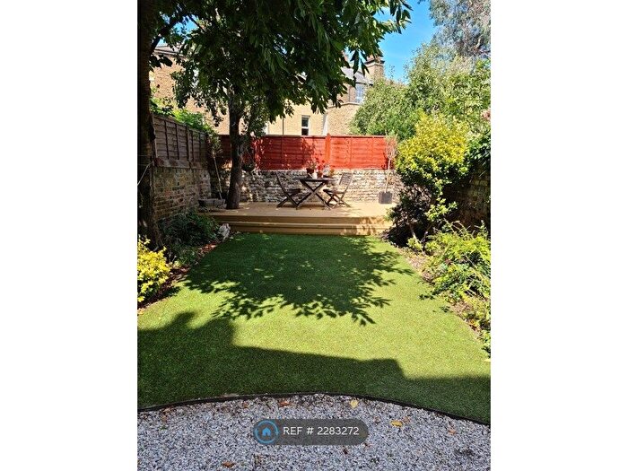 2 Bedroom Flat To Rent In Blackheath Road, Greenwich, SE10