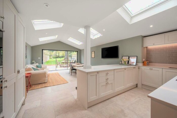 3 Bedroom Semi-Detached House To Rent In Hillview Road, Mill Hill, London, NW7