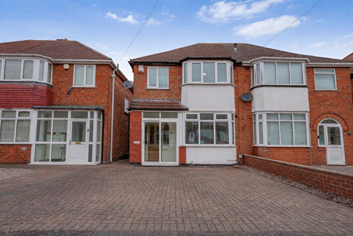 3 Bedroom Semi Detached House For Sale In Chaffcombe Road, Sheldon, Solihull, B26