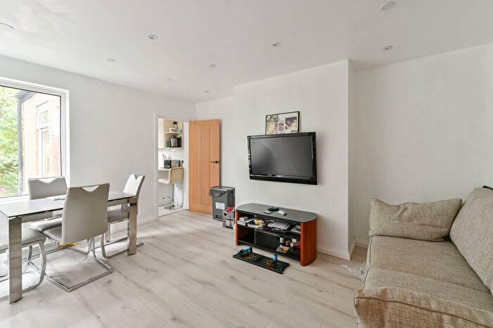 3 Bedroom Maisonette For Sale In Lavender Avenue, Mitcham, CR4