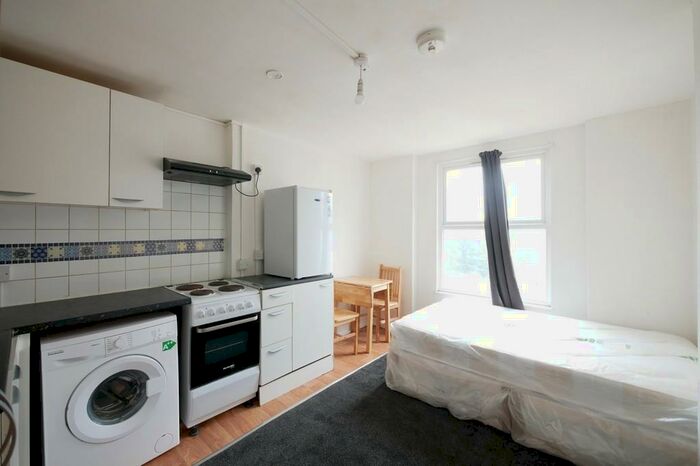 Studio To Rent In Wightman Road, London, N4