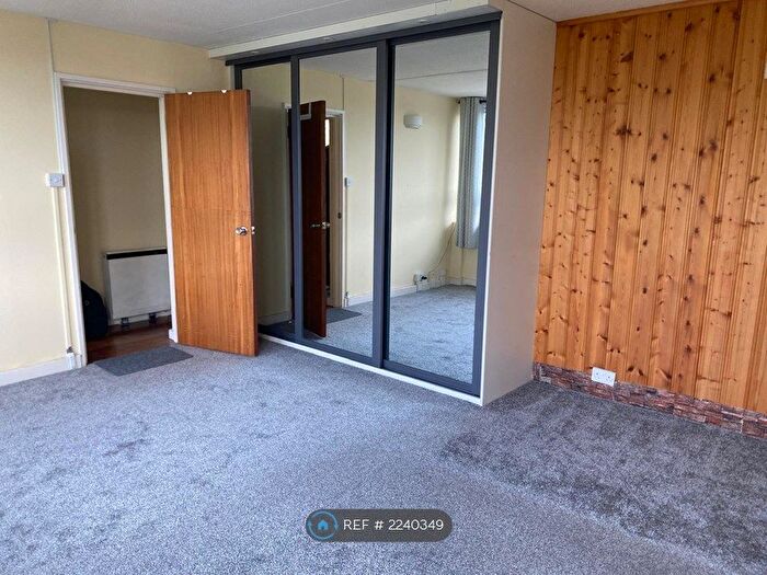 Studio To Rent In Kennard House, London, SW11