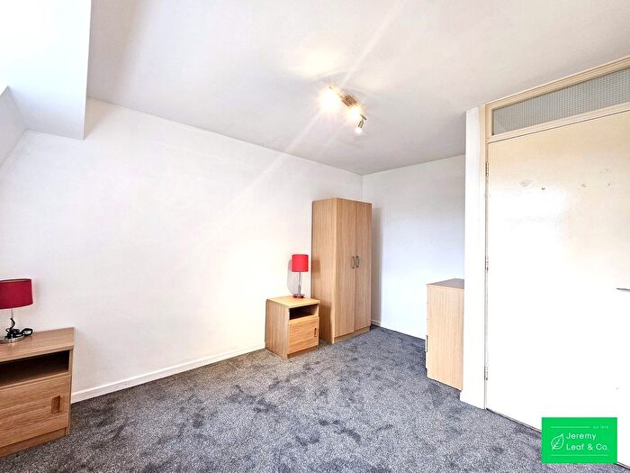 1 Bedroom Flat To Rent In Claybrook Close, London, N2
